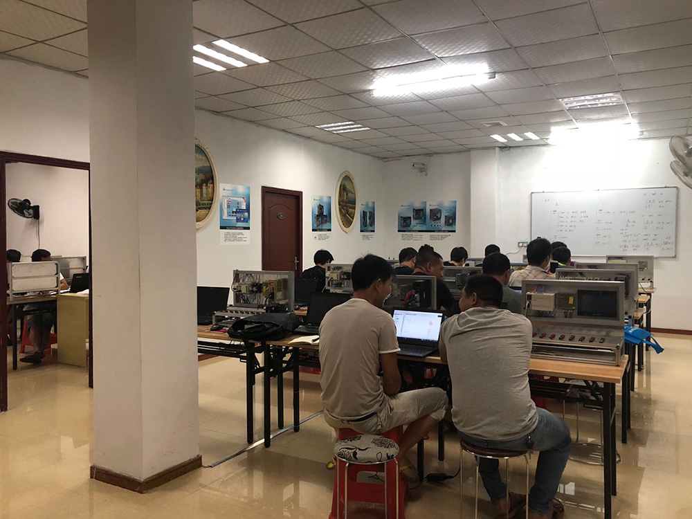 現(xiàn)場(chǎng)學(xué)員互相討論